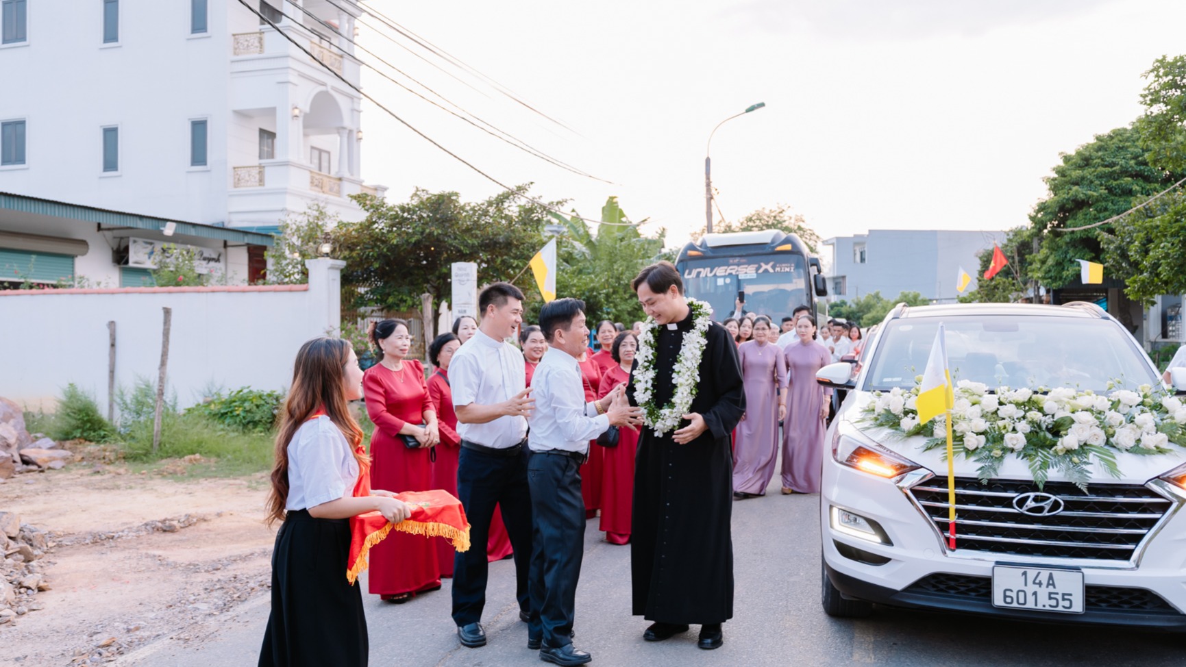 Giáo xứ Đông Khê hân hoan chào đón cha Tân Chính xứ